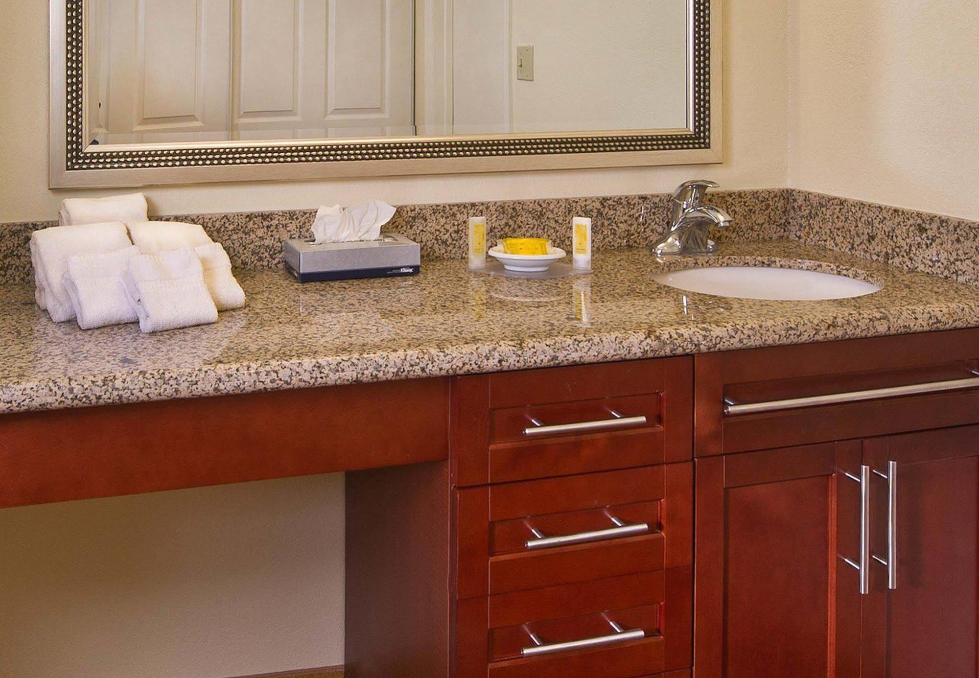 Residence Inn Durham Research Triangle Park Екстериор снимка